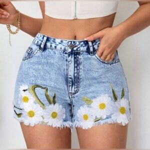 Embroidered Daisy Denim Shorts – Women’s Floral Cutoff Shorts, Size 30.